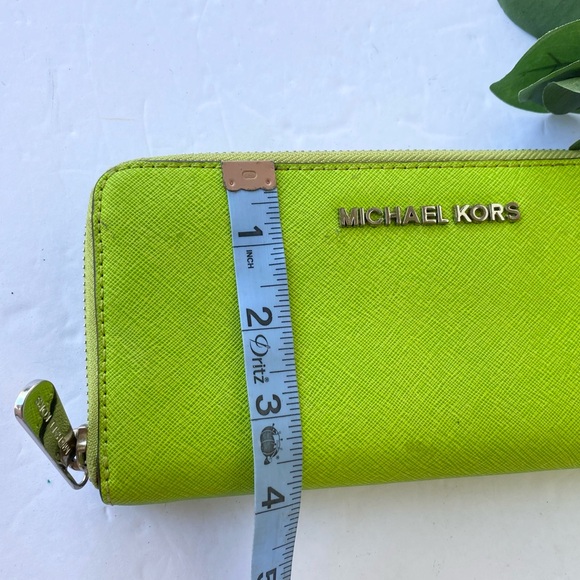 Michael Kors Zippy Wallet Green Leather Rehab - Picture 3 of 8